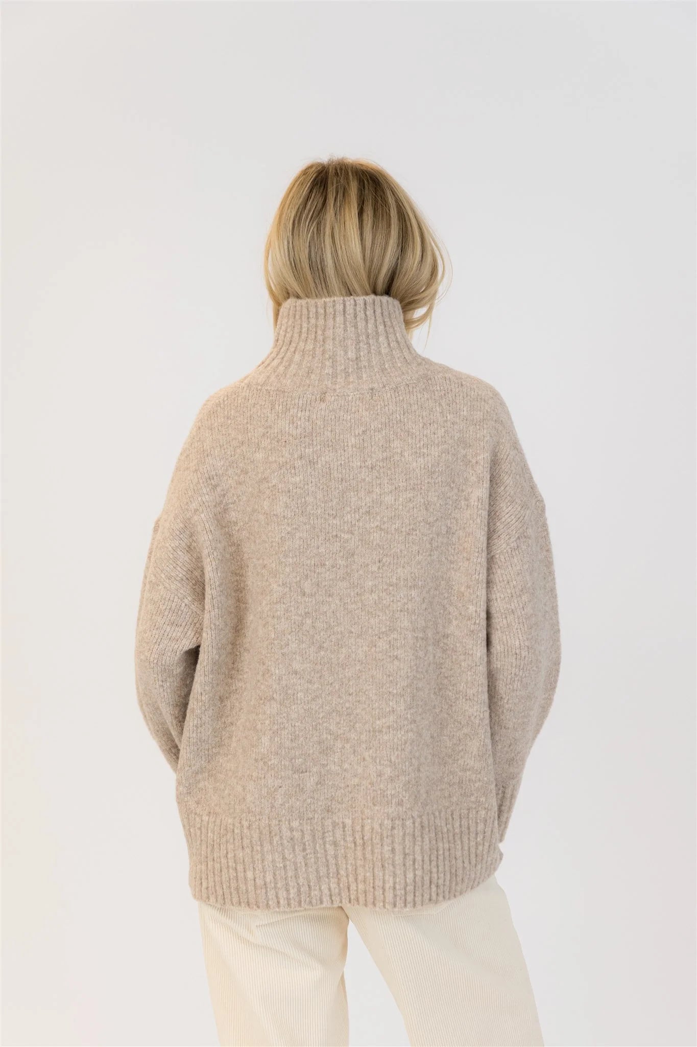 Lyla & Luxe Oliver Mockneck Sweater Light Oat