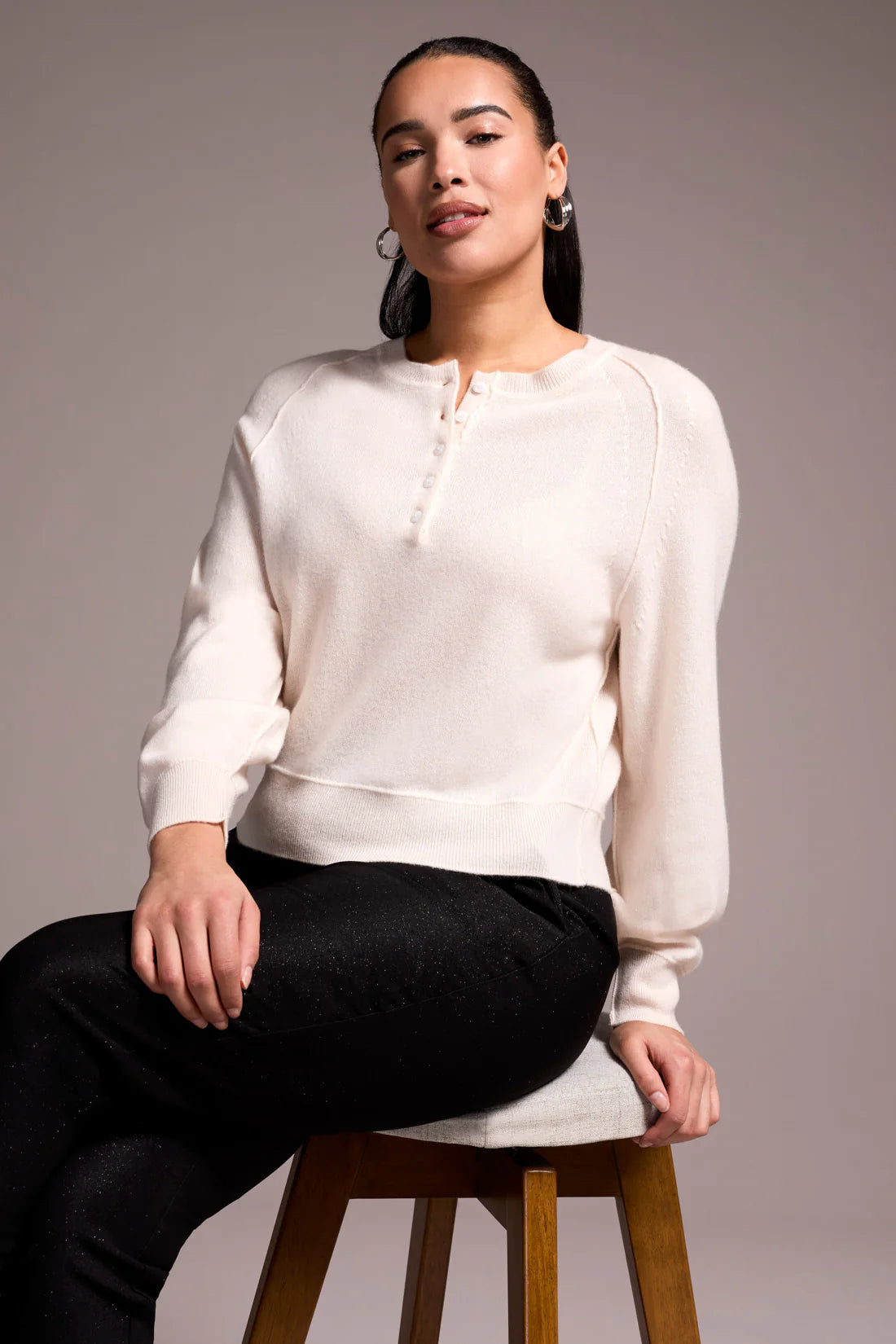 SIGNATURE CASHMERE RAGLAN PUFF SLEEVE HENLEY SWEATER