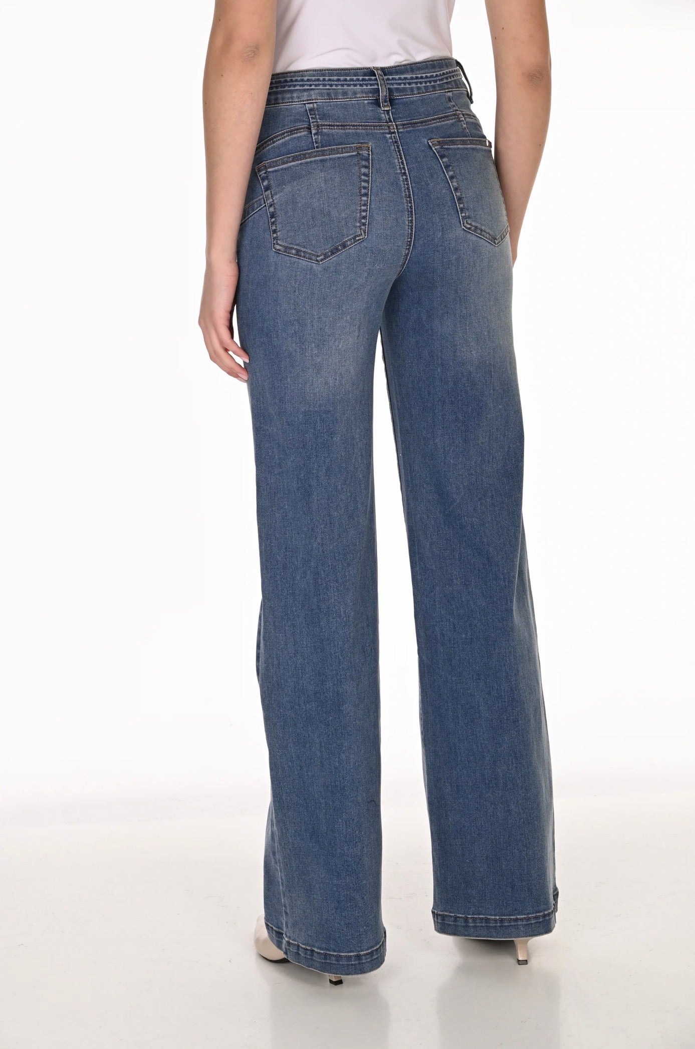 Frank Lyman Belted Jeans 263708
