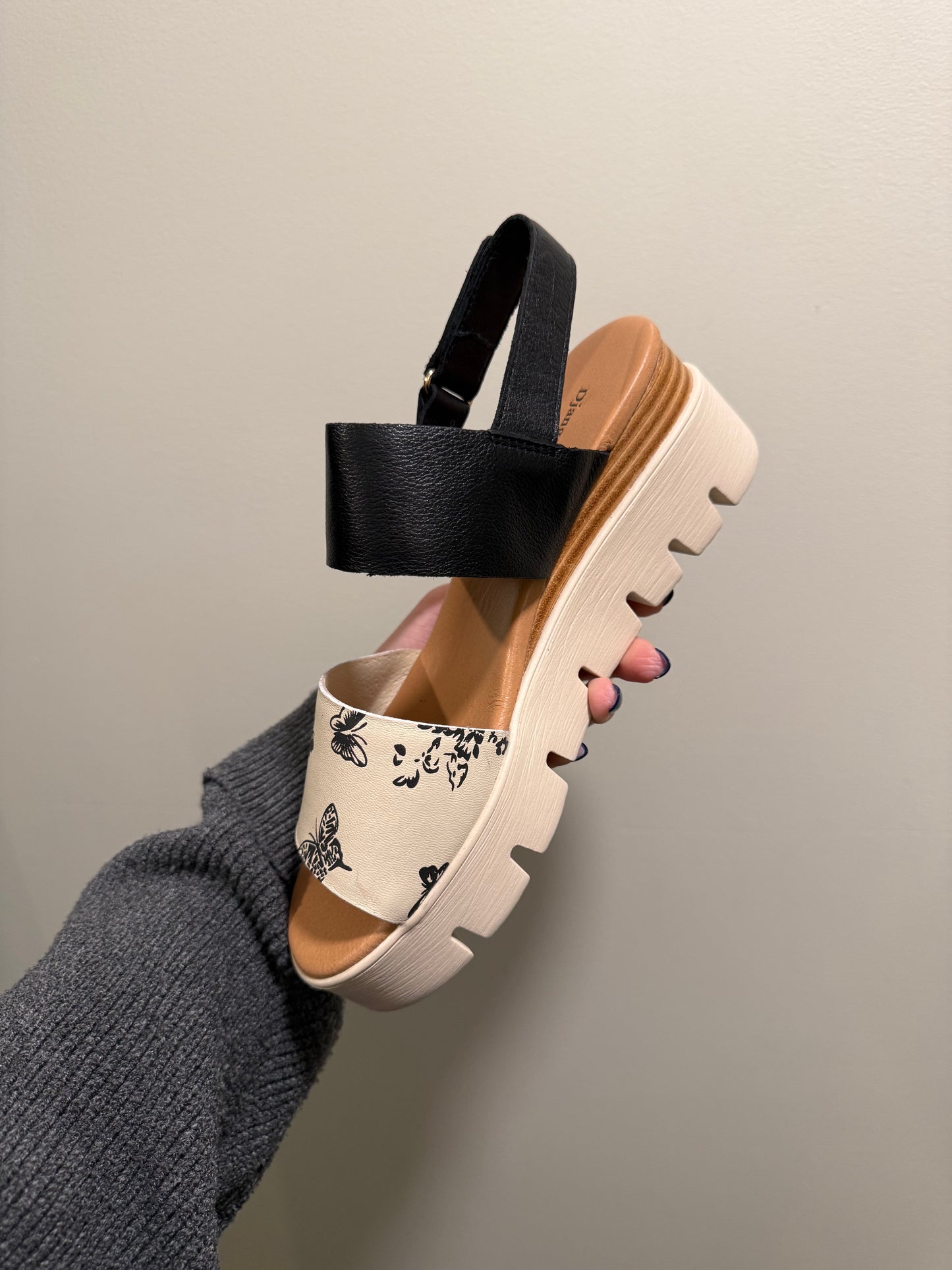 Django & Juliette Runar Sandal Milk/Black