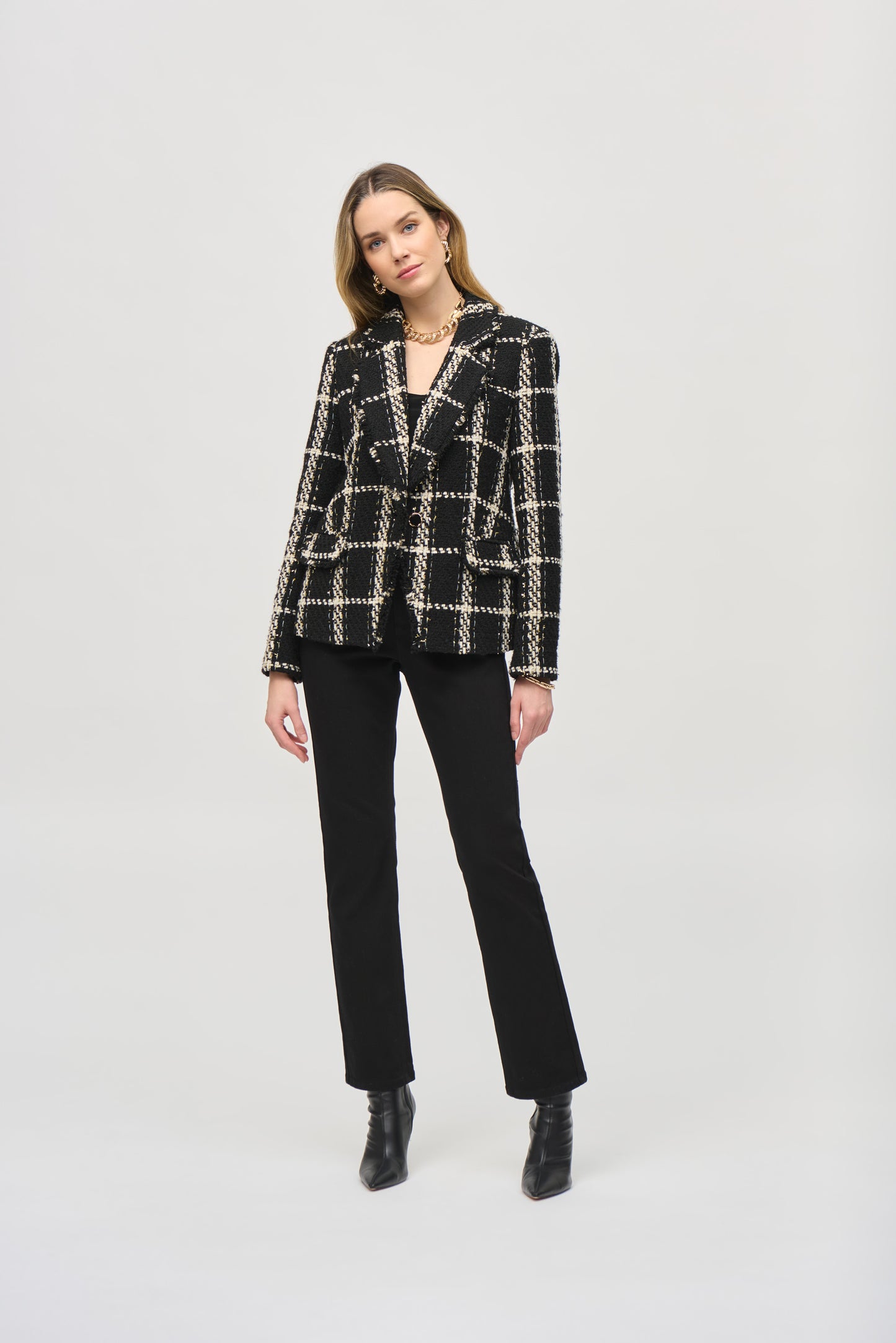 Plaid Bouclé Blazer With Pockets
243960
Magazine Style