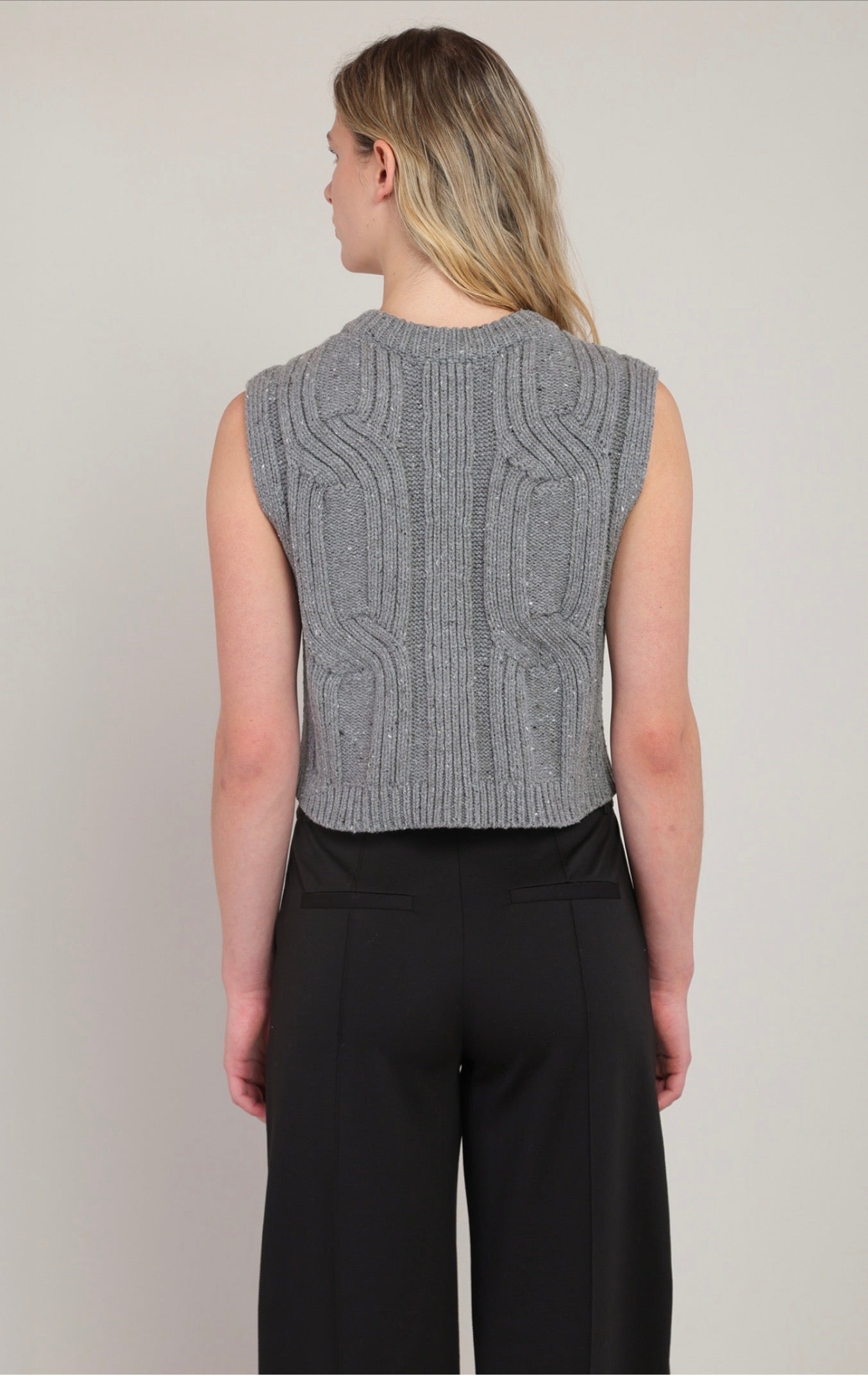 Room 34 Cropped Sweater Vest Grey