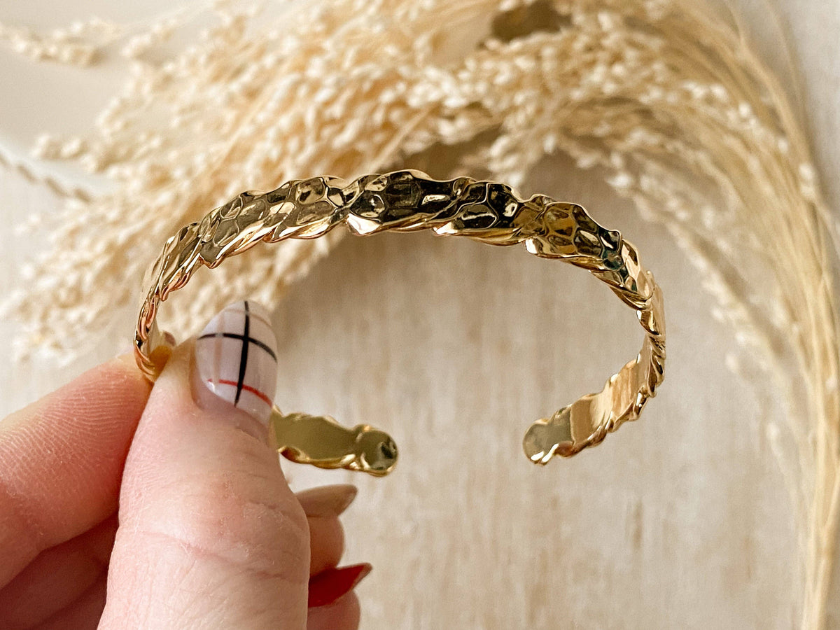 Agaveh Girl Hammered Bangle