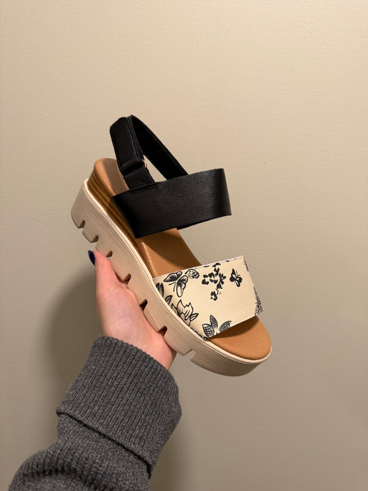 Django & Juliette Runar Sandal Milk/Black