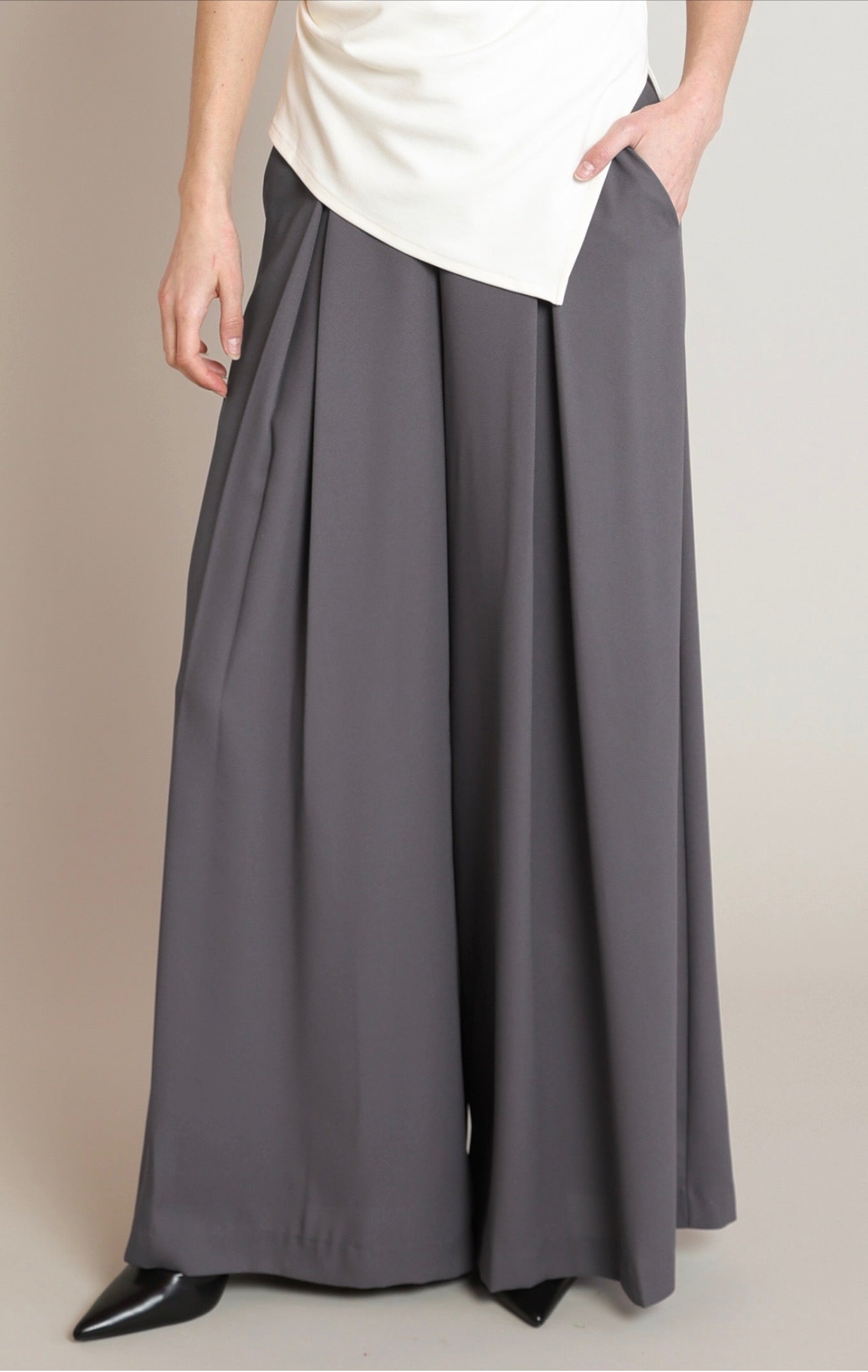 Black Tape Wide Leg Pleat Pants Medium Grey