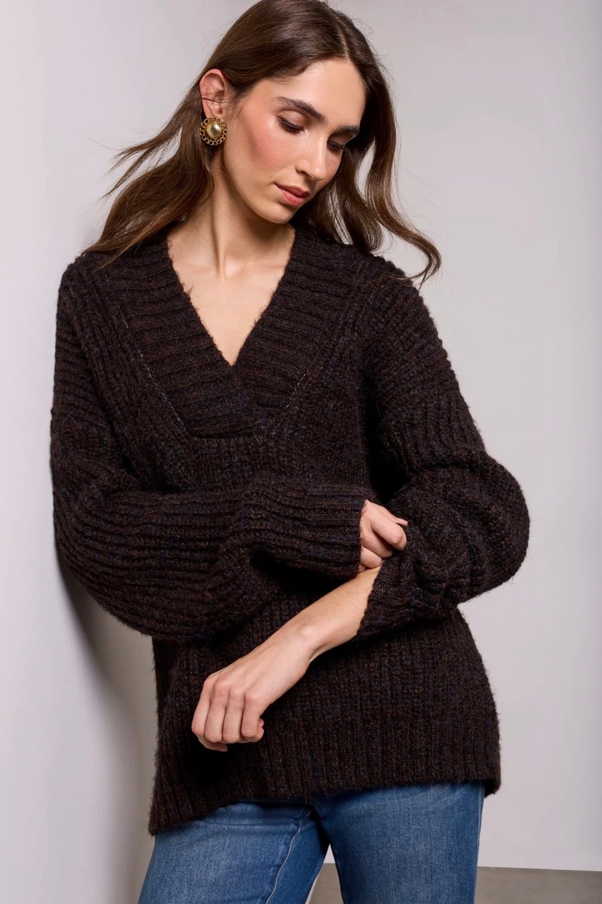 Tribal Blue Thread Chunky Ribbed V-Neck Sweater Saddle Brown