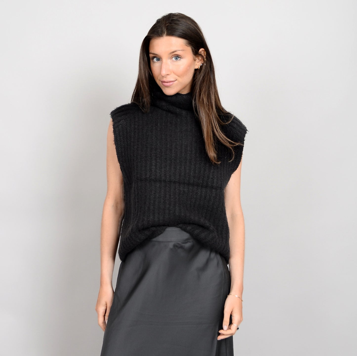 RD Style Salima Sleeveless Turtleneck Top Black