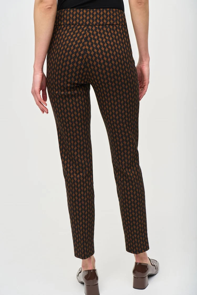 Jacquard Woven Abstract Print Slim Fit Pants
243306
Magazine