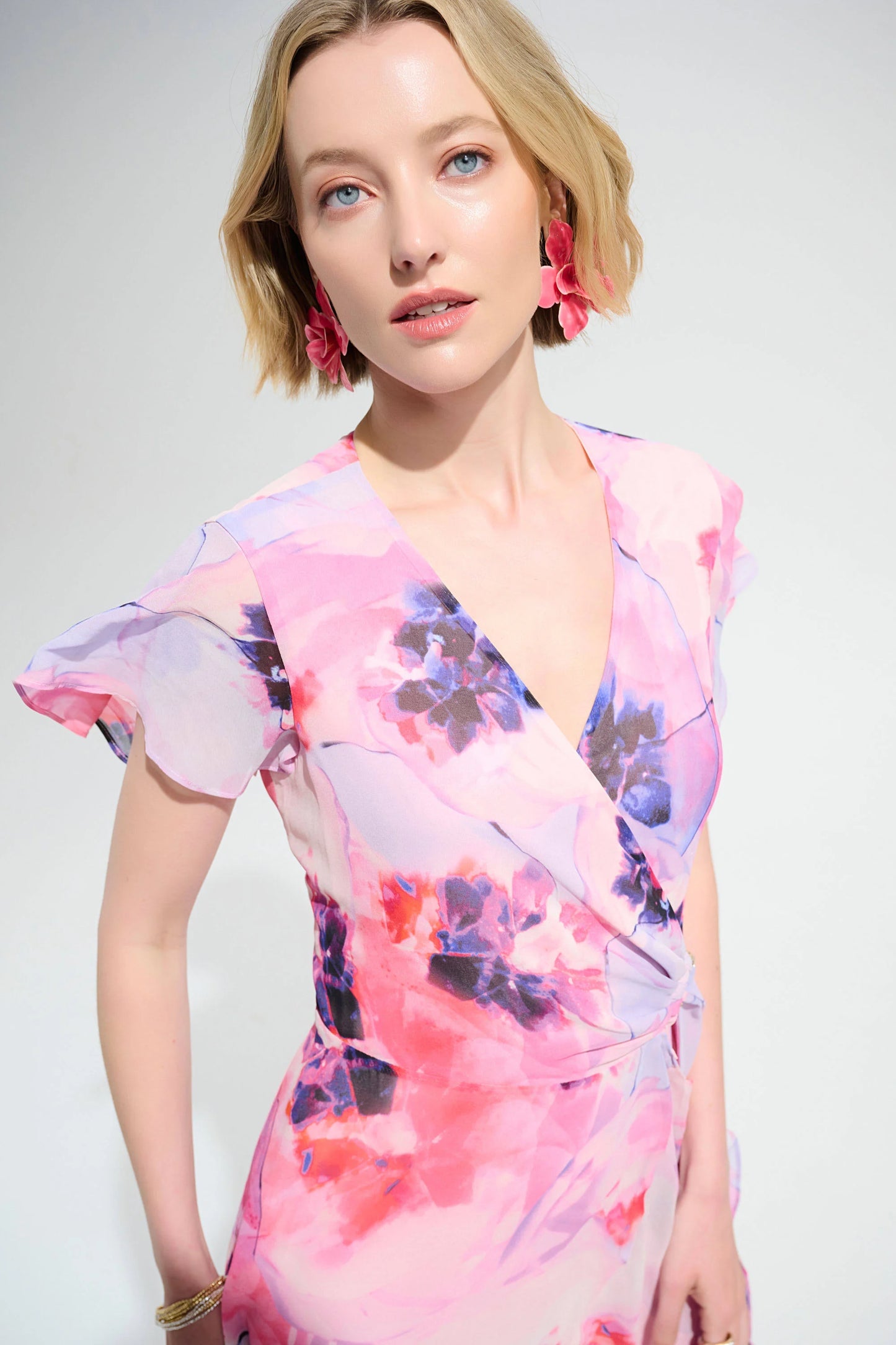 Signature | Chiffon Print Wrap Dress With Ruffle Detail
261739
Hots